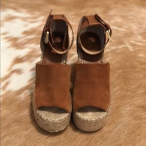 MARC FISHER || BROWN ESPADRILLE WEDGE SANDALS